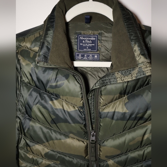 New A&F Lightweight Down-Filled Packable Puffer Jacket OLIVE CAMO - Picture 6 of 12